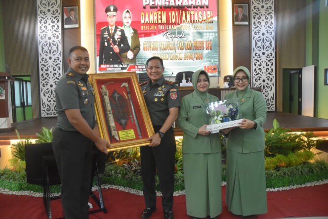 
					Meningkatkan Semangat dan Kinerja Prajurit, Danrem 101/Antasari Kunjungi Kodim 1003/HSS