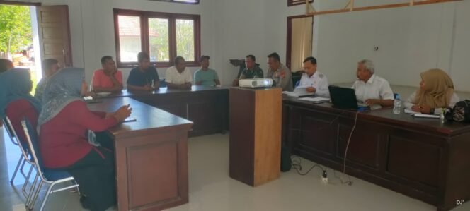 
Koramil 03/Setia Bakti Hadiri Rapat Persiapan Pemilihan Keuciek Bersama Muspika