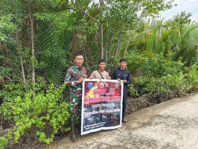 
Babinsa Pulau Maya Karimata Melaksanakan Komsos Karhutla Di Desa Tanjung Satai