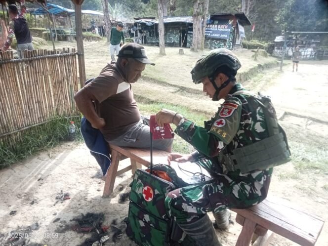 
					Meningkatkan Kesehatan Warga Perbatasan: Satgas Yonif 614/RJP Beraksi