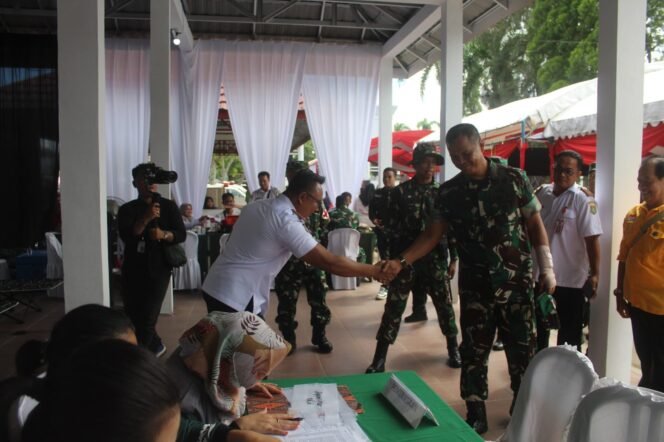 
					Letjen TNI Tandyo Budi R. S.Sos Kunjungi Posko Donor Darah di Halaman Kantor Bupati Barsel