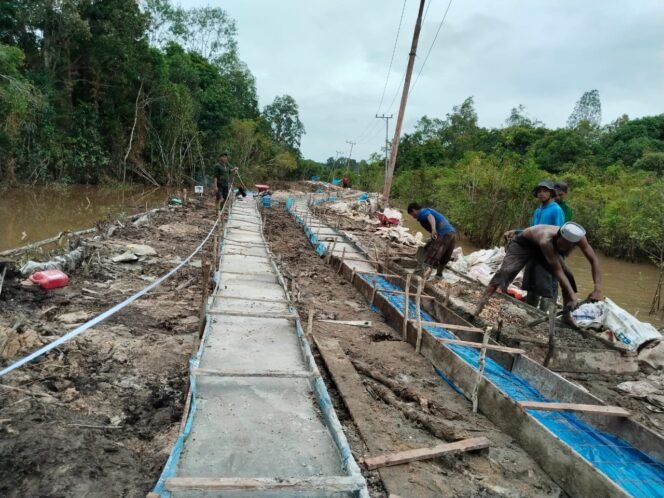 
					Jelang Penutupan TMMD, Pengerjaan Jalan di Desa Talio Masuki Tahap Akhir