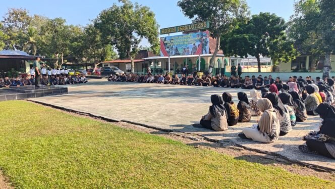 
					Kodim 1620/Loteng Bersama Badan Gizi Nasional Rekrut 165 Sarjana Sebagai Manajerial Dapur MBG