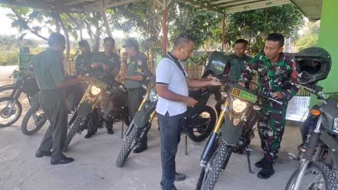 
					Staf Intel Kodim 1613/Sumba Barat Laksanakan Pemeriksaan Kendaraan di Koramil 03/Katikutana