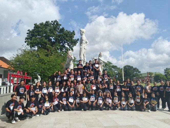 
					Sinergi TNI-Polri  Babinsa dan Bhabinkamtibmas Latih Disiplin Mahasiswa Baru GMI