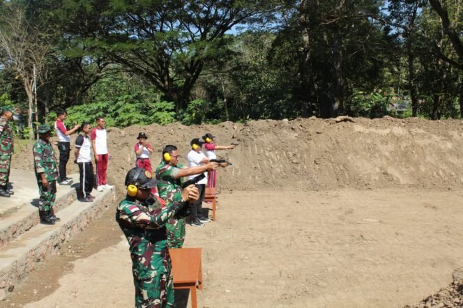 
					Perkuat Sinergi di Perbatasan, TNI-Polri Gelar Latihan Menembak di Makodim 1618/TTU