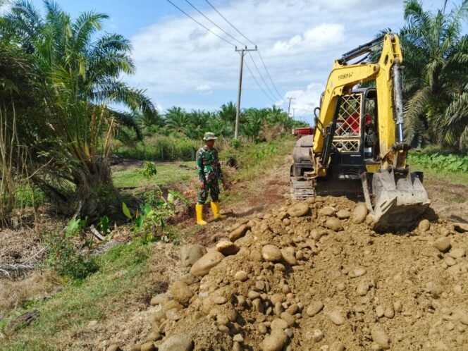 
					Hari Ke-9 TMMD, Satgas Kodim 0428/Mukomuko Intensifkan Pengoralan Jalan 500 Meter di Desa Wonosalam