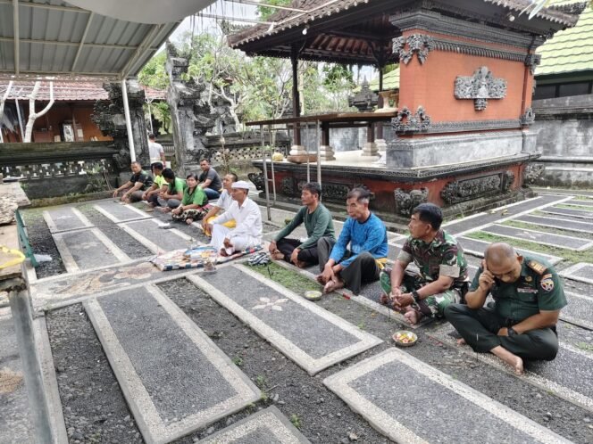 
Persembahyang Bersama Di Hari Suci Purnama, Kodim Klungkung Tingkatkan Keimanan Dan Ketakwaan