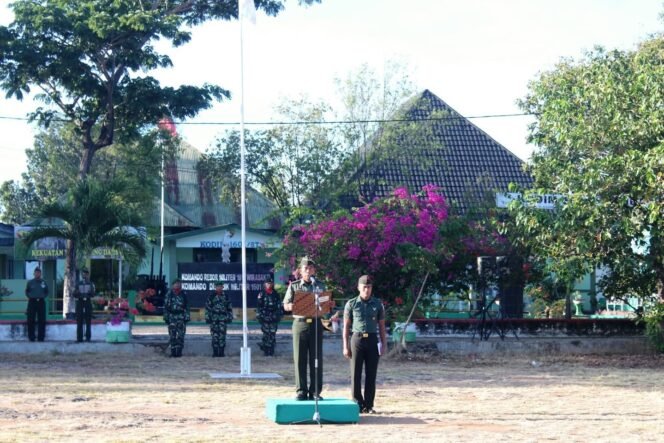 
					Wakili Dandim, Kasdim 1601/Sumba Timur Pimpin Upacara Bendera 17-an Juli Tahun 2025