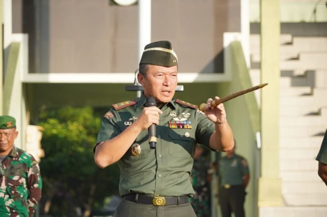 
					Pangdam Mayjen Piek: Prajurit Praja Raksaka Harus Jadi Contoh Dalam Sikap dan Kesederhanaan di Masyarakat