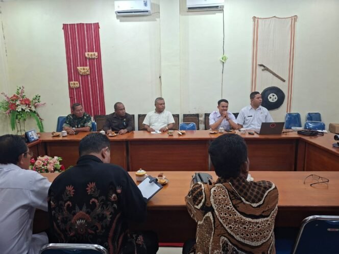 
					Kasdim 1613/Sumba Barat Ikuti Peluncuran Logo dan Tema HUT ke-80 RI Secara Virtual