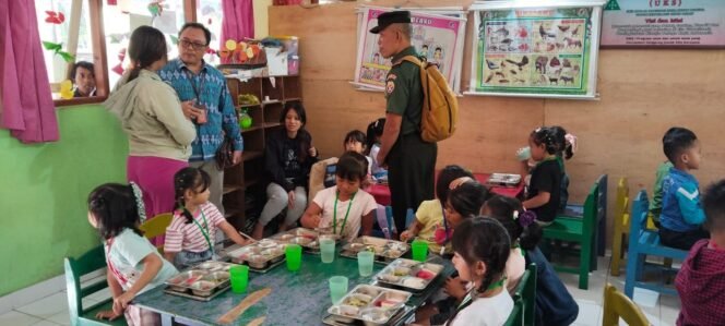 
					Sinergitas TNI dan Forkopimcam Tembuku Tinjau Program Makan Bergizi di SDN 2 Tembuku