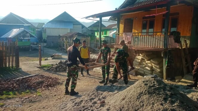 
					Semangat Pembangunan TNI dan Warga Tergambar dalam Renovasi Rumah Pak Samsul lewat TMMD ke-125
