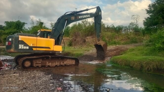 
Jembatan TMMD Jadi Akses Vital Bawa Material ke Jalan Usaha Tani Kalabeso