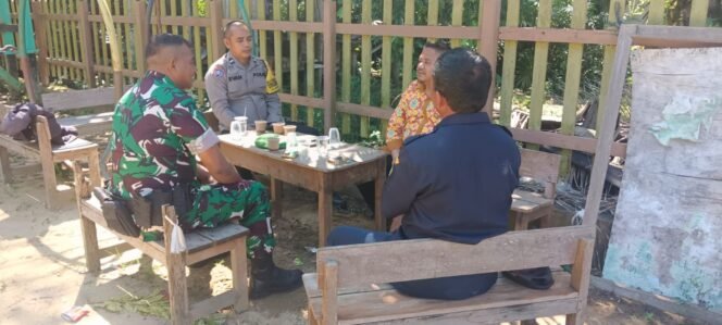 
					Koptu La Ode Mirlan Gelar Komsos Bersama Pj Kades dan Bhabinkamtibmas di Desa Binaan