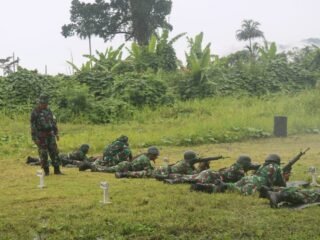 Asah Kemampuan Menembak Para Prajurit, Kodim 1509/Labuha Gelar Latihan Menembak Senjata Ringan