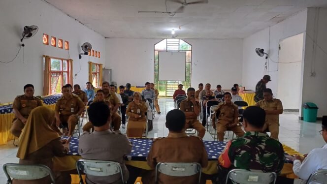 
					Babinsa Koramil 1004-05/PLS Hadiri Rapat Persiapan HUT RI ke-80 Kecamatan Pulau Laut Kepulauan