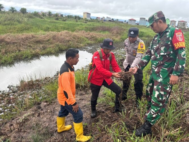 
					Mencegah Karhutla Dengan Kolaborasi: Babinsa Koramil 1003-08/Daha Selatan-Barat Beraksi