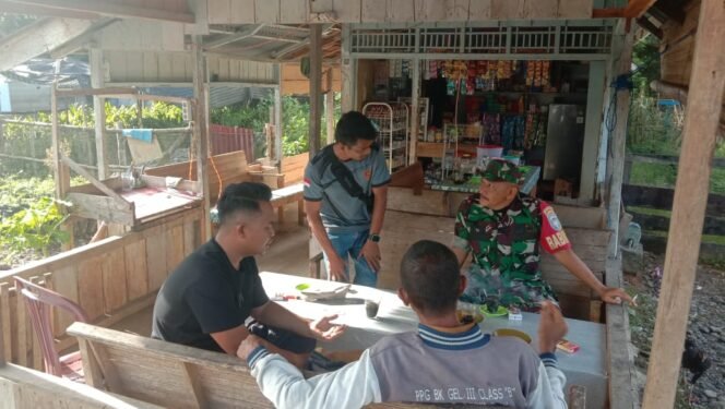 
					Babinsa Pasie Raya Ajak Warga Waspada Perubahan Iklim Saat Berkebun