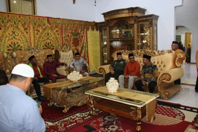 
Boalemo Sambut Hangat Wakil Gubernur Papua Barat Daya dengan Upacara Adat