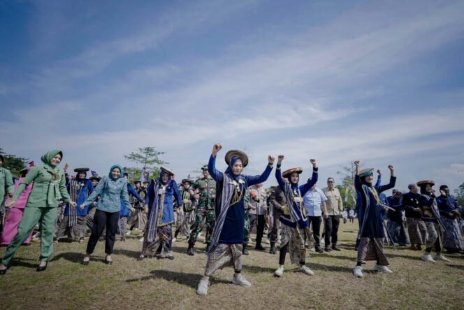 
					Lebih dari Sekadar Pembangunan: TMMD Ke-125 Kudus Hidupkan Seni Kretek Lokal