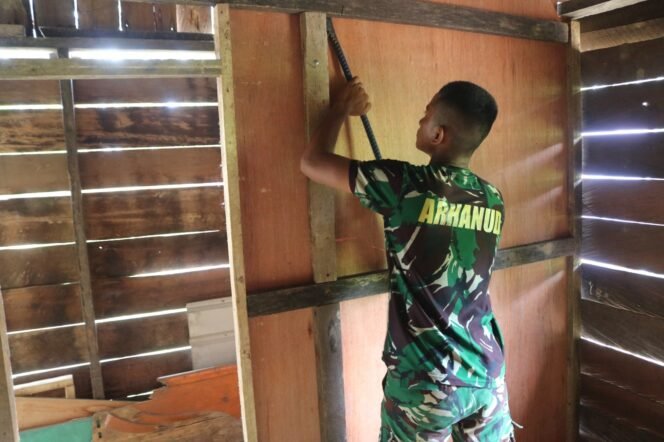 
					Kutai Timur Berubah: Rumah Kumuh Rahman Disulap TNI, Senyum Lebar Warga Terbit