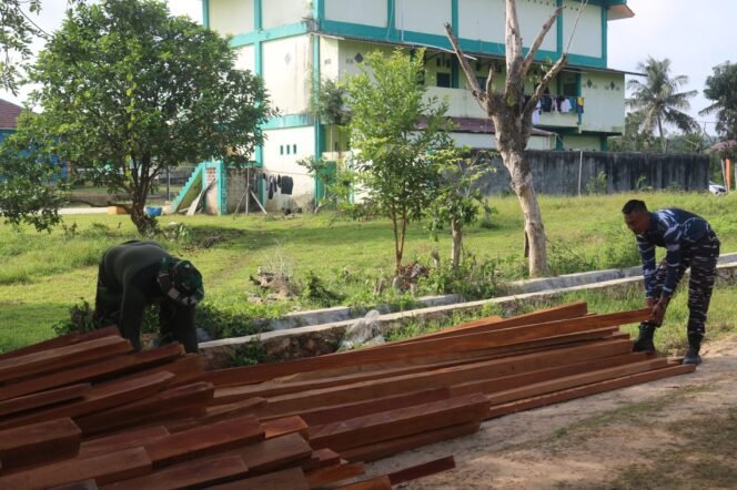 
					Ratusan Batang Kayu Jadi Simbol Harapan Lewat TMMD Kutai Timur