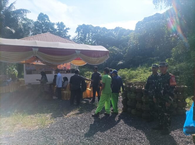 
					Babinsa Pastikan Distribusi Gas LPG 3 Kg Berjalan Lancar dan Adil dalam Operasi Pasar