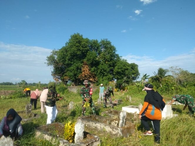 
					Jaga Kebersihan, Personel Koramil 1426-04/Galesong Bersama Instansi Terkait Kerja Bakti Bersihkan Pemakaman