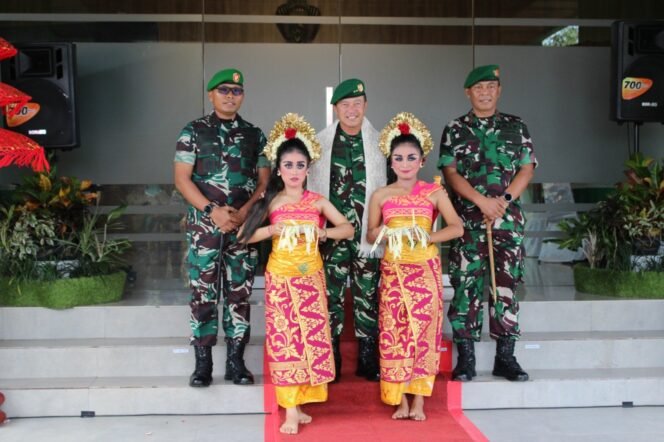 
					Pangdam IX/Udayana Tegaskan Jadilah Pioner Dan Solusi Bersama Masyarakat Dalam Membangun Bangsa