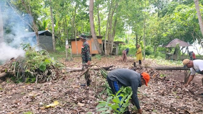 
					Koramil 1508-01/Tobelo Bersama Warga dan Mahasiswa UMMU Ternate Gelar Karya Bakti di Dorong Potensi Wisata Lokal di Pulau Kahino