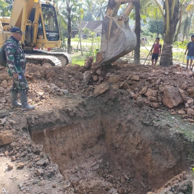 
					Excavator TMMD Jadi Hiburan Unik bagi Anak-Anak Desa Nekudu