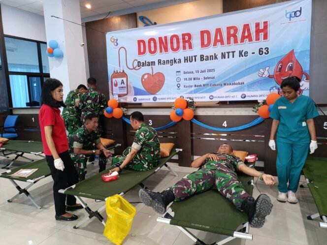
Anggota Kodim 1613/Sumba Barat Ikut Serta dalam Kegiatan Donor Darah HUT Bank NTT ke-63