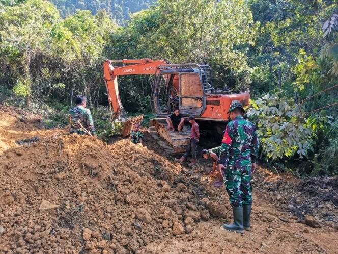 
Dan SSK TMMD Kodim 1205/Sintang Pastikan Kualitas Pembangunan Lewat Pengawasan Lapangan