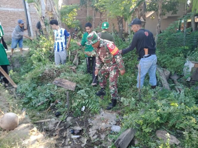 
					Personel Koramil 1426-06/Mapsu, Bersama Warga Dan Mahasiswa Kerja Bakti Bersihkan Lingkungan