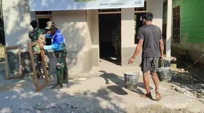 
					Gotong Royong di TMMD: Pengacian dan Pemasangan Jendela Perkuat Bangunan RTLH