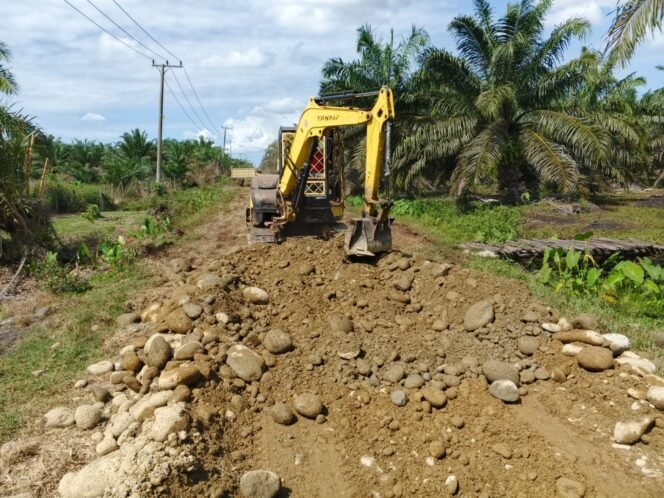 
					TMMD Mukomuko Genjot Infrastruktur, Jalan Desa Wonosalam Dikoral Sepanjang 500 Meter
