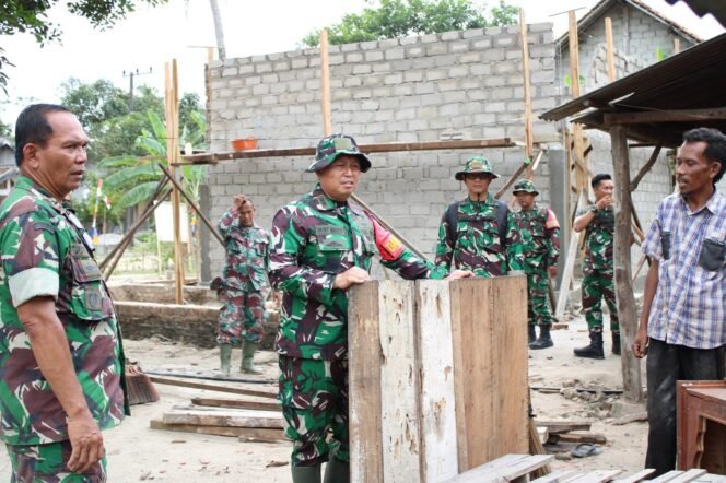 
					Satgas TMMD Kodim 0426/Tulang Bawang Lanjutkan Pembangunan RTLH Sasaran 1 di Kampung Moris Jaya