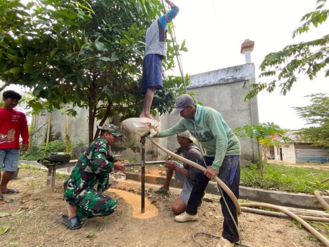 
					TMMD 125 Kodim 1417/Kendari Bangun Sumur Bor, Warga Nekudu Antusias