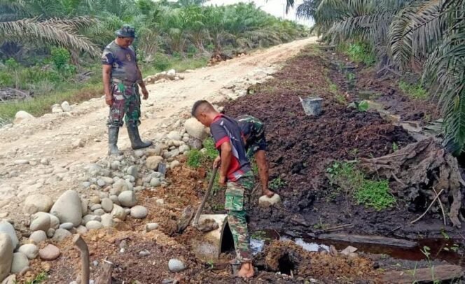 
					TMMD 125 Kodim 0428/Mukomuko Bangun Loning Gorong-Gorong di Desa Wonosalam