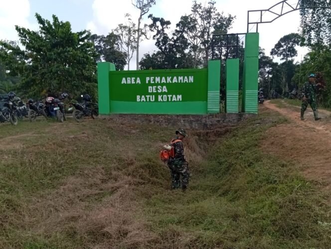 
					Satgas TMMD Reguler Ke-125 Kodim 1017/Lamandau Bersihkan Lingkungan Makam, Wujud Peduli dan Hormati Leluhur