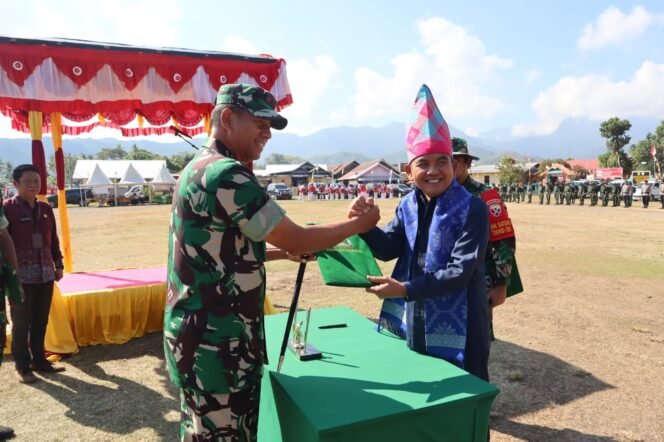 
TMMD ke-125 Kodim 1607/Sumbawa Resmi Ditutup, Danrem 162/Wira Bhakti Pimpin Upacara