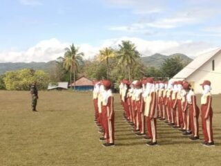 Babinsa Koramil 01/Loli Latih Paskibra Tingkat Kecamatan Tanarighu
