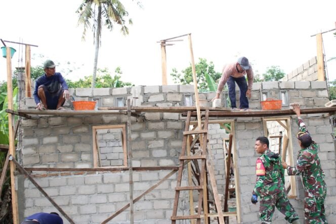 
					Semangat Gotong Royong Warnai Pembangunan RTLH TMMD Kodim 0426 di Kampung Moris Jaya