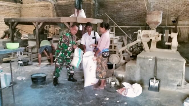 
					Cegah Aksi Penimbunan Beras, Babinsa Pantau Lokasi Penggilingan Padi di Sukarara