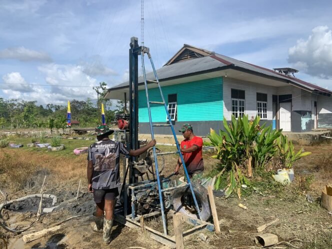 
					Meski Sulit, Satgas TMMD Nabire Tetap Lanjutkan Program Air Bersih untuk Warga