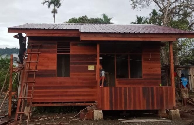 
					Pembangunan Rumah Pastori Capai 60%, TMMD 125 Kodim 1705/Nabire Dukung Kehidupan Rohani Warga