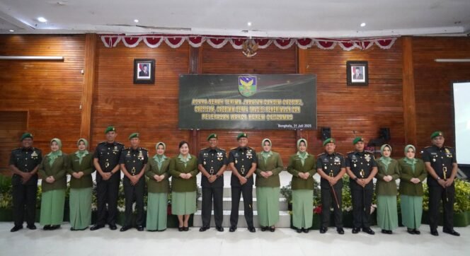 
					Danrem 041/Gamas Pimpin Acara Serah Terima Jabatan Serta Tradisi Penerimaan Dan Pelepasan Warga Korem 041/Gamas