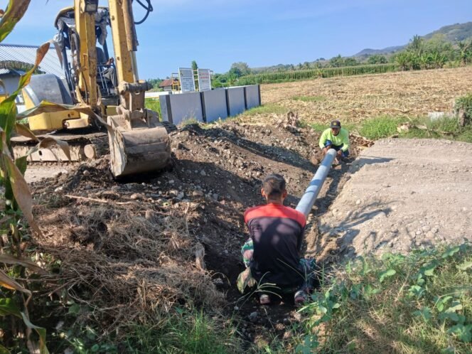 
TMMD 125 Sumbawa Tanam Pipa 6 Inci di JUT Kalabeso, Akses Pertanian Makin Tangguh