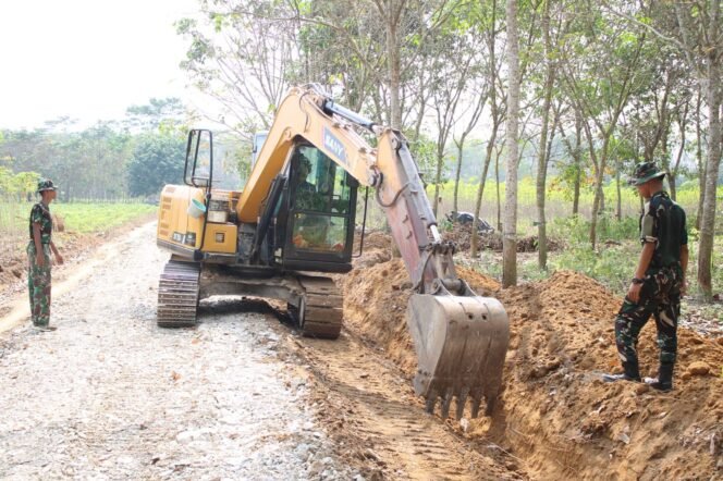 
					Pembuatan Drainase Jalan Sepanjang 1.300 Meter di Kampung Moris Jaya Masih Berlangsung